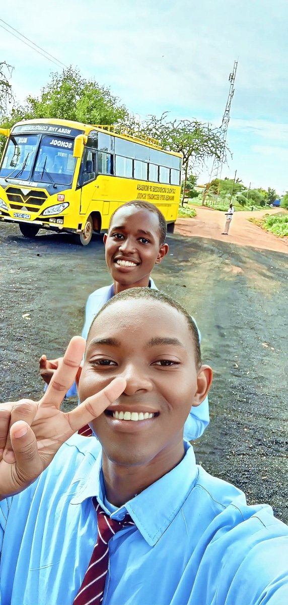 OfficialMaveriq's tweet photo. Encontré esto en los archivos 😂
#ThrowbackThursday #TBT #Viral #HanningtonLundi #ExplorePage #Maverick #Trending #PhotoDump #Kenya #Vibes #Mood #Fresh #Photography #InstaGood #Style #Confidence 
♻: Africa Mickey https://t.co/KF7eoxd7fn