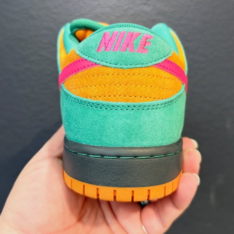 houseofheat's tweet photo. FIRST LOOK 🍉

Nike SB Dunk Low Pro "Watermelon" for Fall 2026! https://t.co/aCni1VmIsj