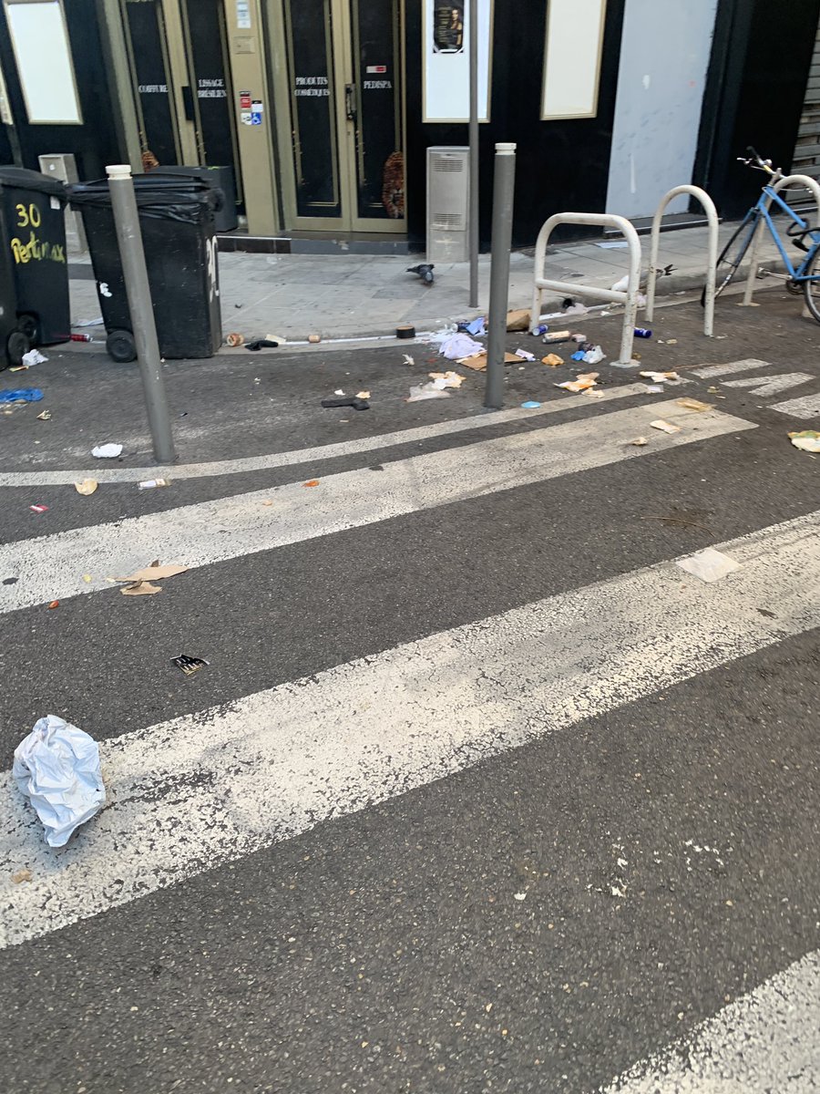 IconicNice's tweet photo. Déchets et mouettes, dépôts sauvages et incivilités (urine partout) notre secteur est une décharge à ciel ouvert en plein centre ville ! 
Heureusement que nous avons les interventions des équipes municipales mais malgré ça tous les matins et soirs c’est une décharge  @Proprete0 https://t.co/9PMaaITQwK