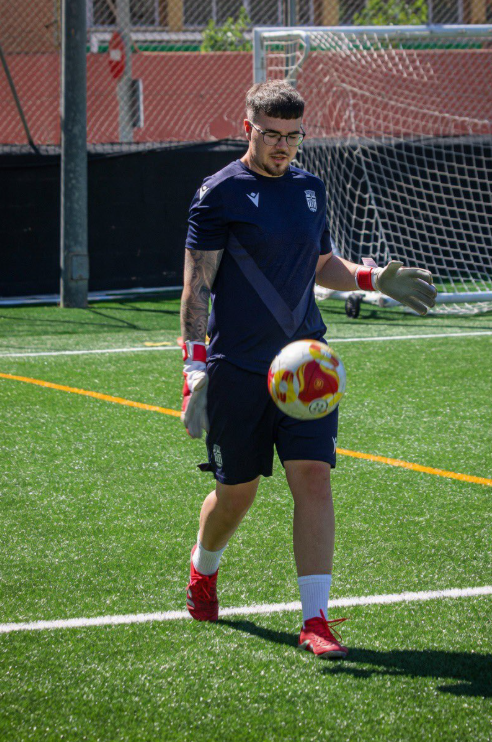 Nacional10x's tweet photo. 3º RFEF - EDP

Con ustedes @pedrojim013 responsable del rendimiento de uno de los mejores metas de la categoría - Jhafets -

El joven EDP prepara de forma minuciosa cada detalle, cada pena máxima, llevando a su portero al máximo nivel. Temporada sobresaliente en su parcela https://t.co/hm526keXis