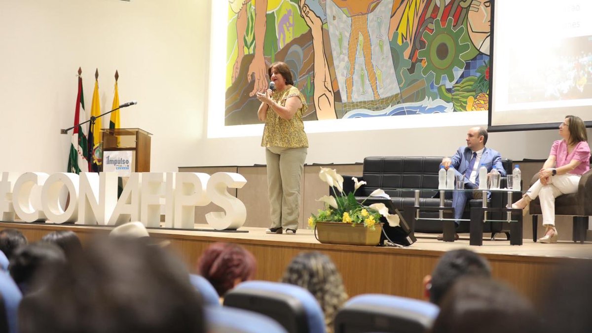 CONAFIPS's tweet photo. ☕🌱 Leandro Barreto compartió la historia de éxito de Bosque Café y de la Asociación Campesina 29 de Junio, un ejemplo de cómo la organización, el trabajo colectivo y el acceso a oportunidades permiten que los emprendimientos manabitas lleguen a mercados internacionales. https://t.co/Z01iaoofFo