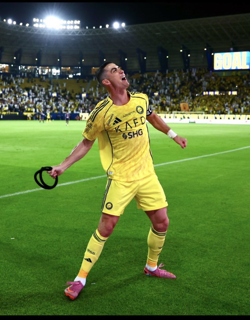 مائوية الدون 💪💪💪
كل الفرق ذاقت مرارة الاسطورة العالمي كريستيانو 💪
💛💙💛
#النصر_الشباب