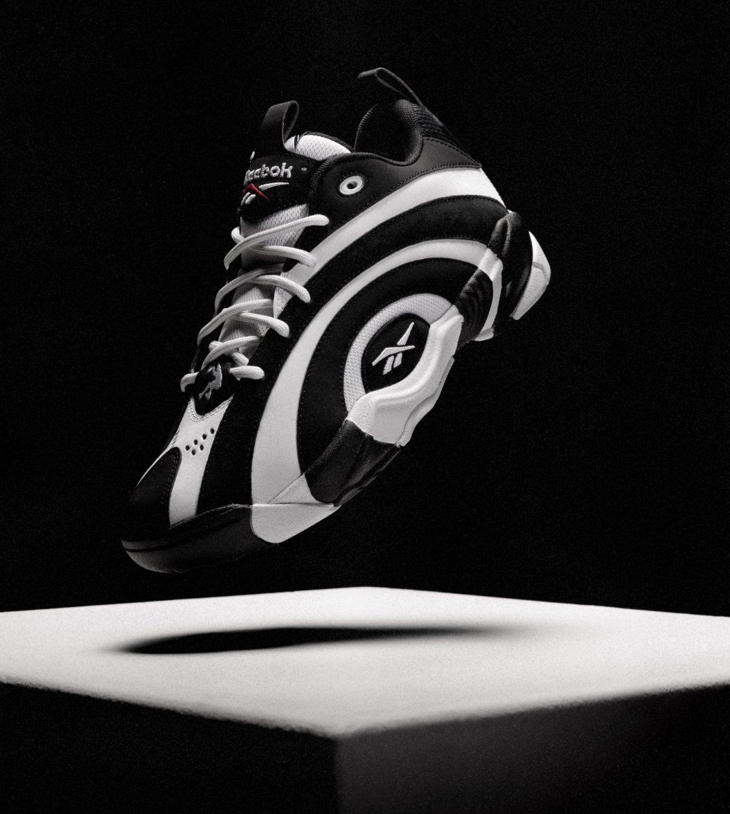 SNKR_TWITR tweet media