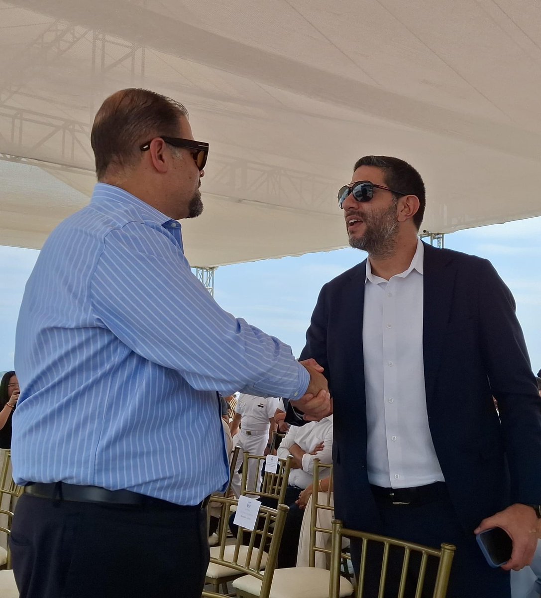 ECU911_'s tweet photo. 📍#Machala | El Director General del #ECU911, @JCPaladines, participó en el evento de entrega del Buque Multipropósito BAE Jambelí, a La Armada del Ecuador por parte del Presidente de la República, @DanielNoboaOk. Al acto concurrió el Ministro de @MinInteriorEc, @JohnReimberg, autoridades nacionales y locales.

La embarcación, donada por la República de Corea del Sur, arribó a Puerto Bolívar y será parte de acciones estratégicas de seguridad para fortalecer el control marítimo.