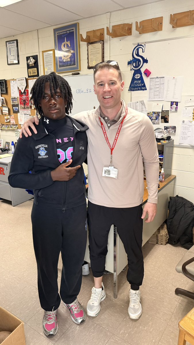 ChiemerieA95722's tweet photo. AGTG!!! After a great visit I am beyond blessed to receive my 7th Offer from @BrownU_Football!! Very excited for what the future holds. Thank you to Coach @Coach_Mul for stopping by the school and informing me on the culture!

@coachDjackson1 @BrownHCPerry @SWMHS_Football @McAllisterMike1 @TimmyWilcox32  @Jacaricarterr 
@BrianDohn247 @247Sports @247recruiting  @BrandonHuffman @AllenTrieu @MikeRoach247 @TomLoy247 @BlairAngulo @PrepRedzoneNJ @PRZVicCastillo