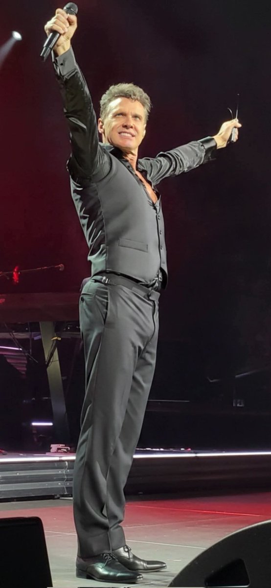 Locaspor_Micky's tweet photo. No me siento mal... Sólo necesito ir a un Concierto de #LuisMiguel https://t.co/v8HuTkfaAZ