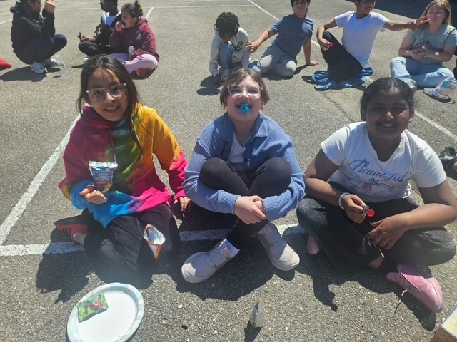 ColeManorES's tweet photo. Our Cole Manor 4th grade leaders worked incredibly hard on their PSSAs. Their hard work paid off; everyone enjoyed a pizza party today. Congratulations! https://t.co/RoLNFgn33R