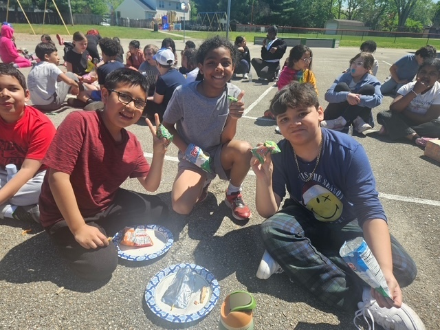 ColeManorES's tweet photo. Our Cole Manor 4th grade leaders worked incredibly hard on their PSSAs. Their hard work paid off; everyone enjoyed a pizza party today. Congratulations! https://t.co/RoLNFgn33R
