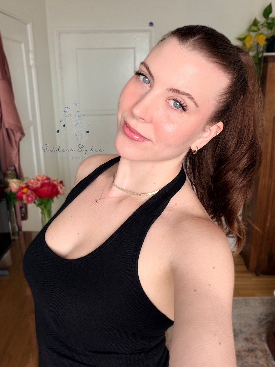 SophieOspoil's tweet photo. It should be illegal to be this beautiful https://t.co/m1tkweo960