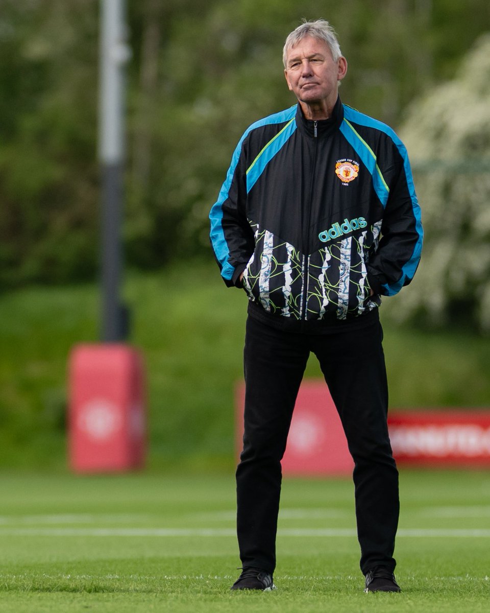 UtdDistrict's tweet photo. Bryan Robson at Carrington today 😎🔥 https://t.co/Wb7tfUwAzV