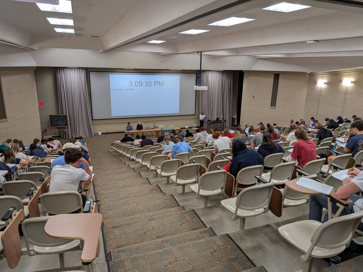 thomasgwong's tweet photo. Today in #PHY202 #GenPhys2: The final exam covering oscillations, waves, electricity, magnetism, electromagnetic waves and optics, and wave-particle duality. https://t.co/usIfH83ekR