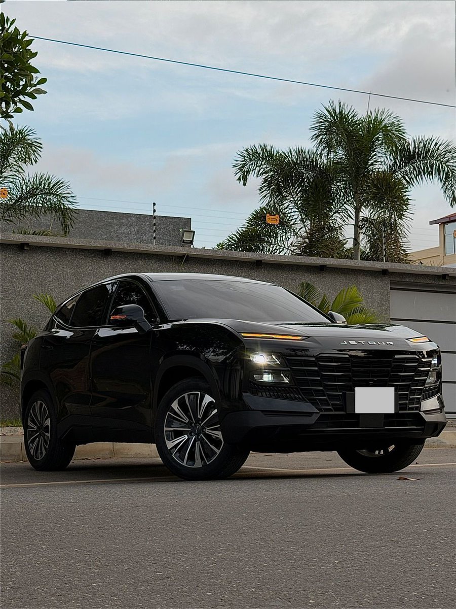 delio_roque's tweet photo. JETOUR DASHING TOP LINE 2025 
Motor 100% selado
Apenas 5.000 km 
Gasolina
Série A
Cor Cinza
Ignição Start/Stop
Conforto &amp; Tecnologia Premium
Bancos em couro
Tela Touch multimídia
Câmeras e sensores ativos
Tudo de origem
Preço: 22.850.000 Kz (negociável)
927628441 https://t.co/CCzBFvYAdZ