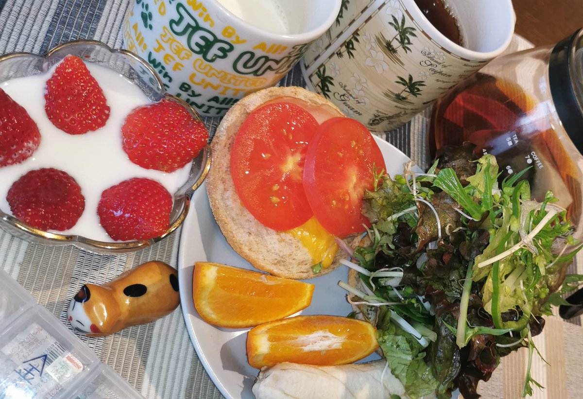 🕔️朝ごはん🌄
・🧀🥓🍅入り全粒粉のマフィン
・🍌
・🍊(セミノール)
・🍓🍓🍓ヨーグルト
・ホットミルク
・紅茶(TATA gold)

もの凄い速さで金曜日になった😲