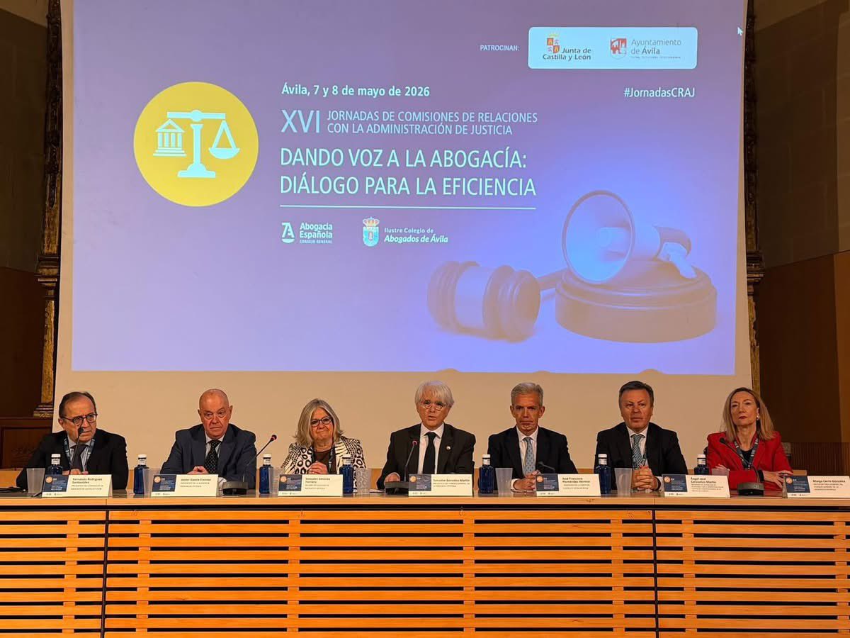 ICA_TOL's tweet photo. ⚖️ @AJCervantesM junto a @SGMSALVADOR1 ha participado en las XVI Jornadas de Relaciones con la Administración de Justicia, celebradas en Ávila.

Un encuentro para abordar los retos de la abogacía ante juzgados y tribunales. También intervino el vicedecano Federico Calero. https://t.co/V9Ofh7N97H