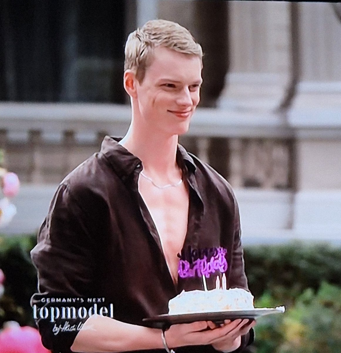 vincthehuman's tweet photo. Ich an meinem Geburtstag wenn "Happy Birthday" für mich gesungen wird #gntm https://t.co/iLsgqtcZyF