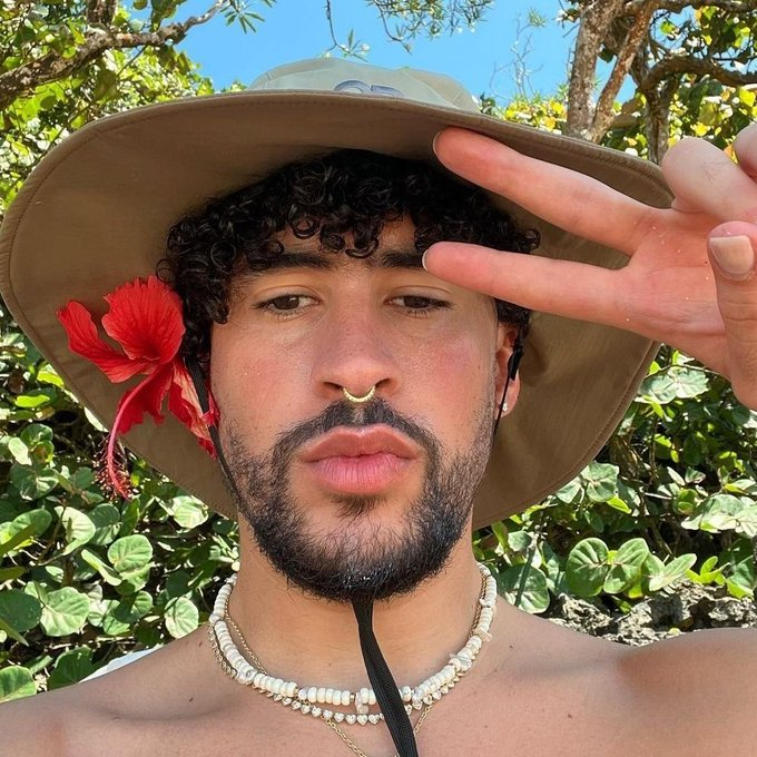 BUTT3RFLY_LUVR's tweet photo. Hey Benito Nation! Drop your FAVE Benito pics. I'll start: 🥥🍍🌊 https://t.co/7bXGhoEeuc