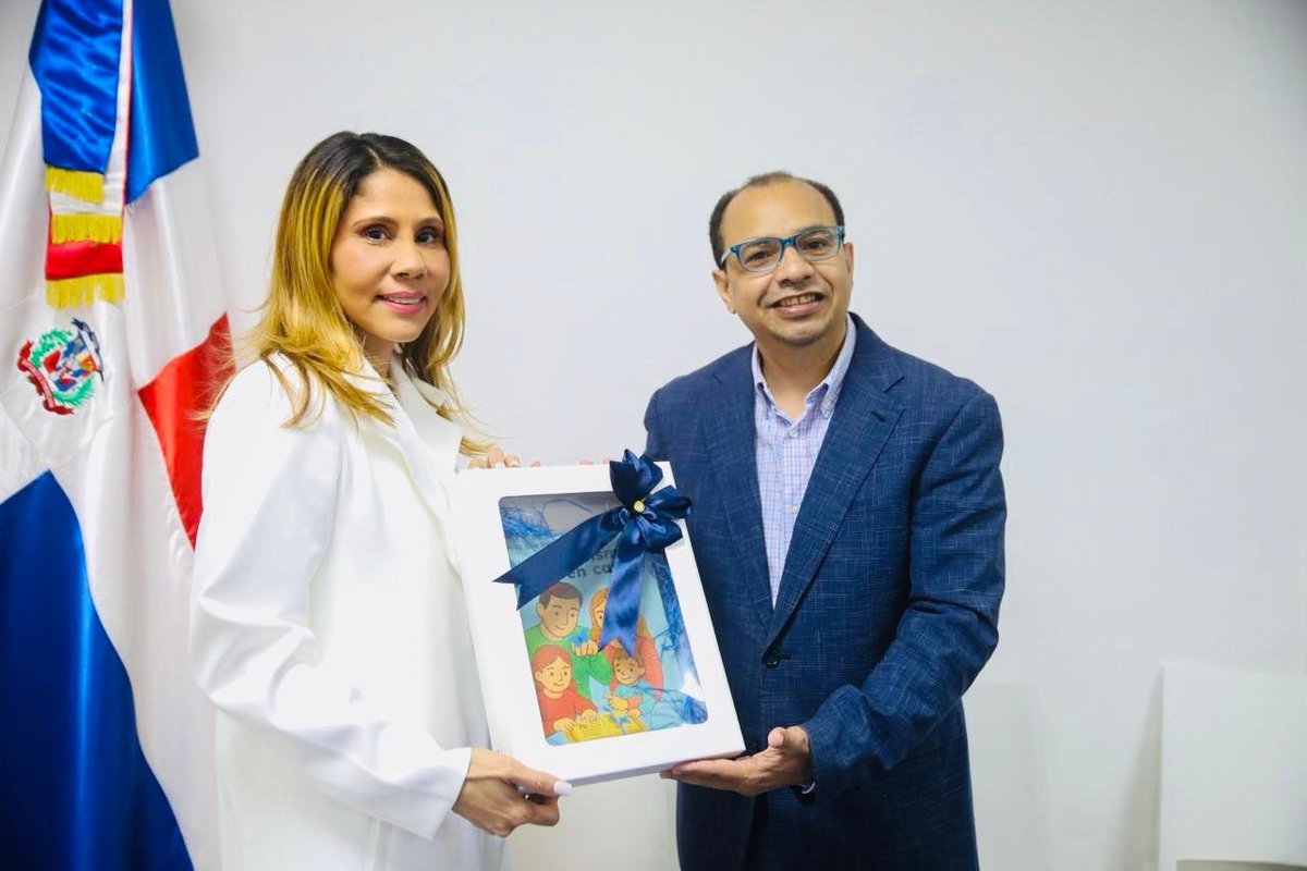 AplatanaoNews's tweet photo. Presentan guía “Autismo en casa”, orientada al acompañamiento integral de las familias

La obra, de la autoría de Ana Yris Reynoso Polanco, fue anunciada en la sede del @ConadisRD 
@BennyMetz 

#Aplatanao #Inclusión #RepúblicaDominicana 

https://t.co/YWrp8Pn8JV https://t.co/WHWkRpZztS