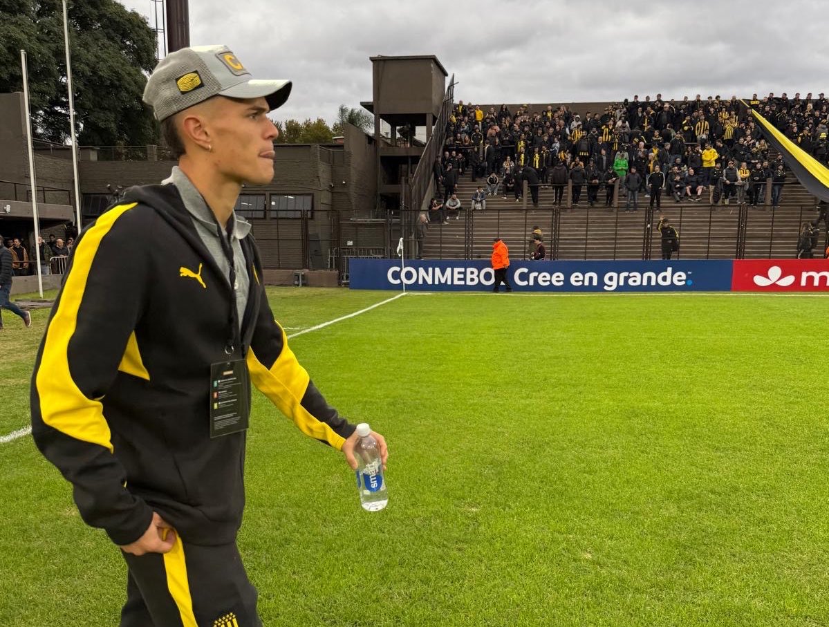 OficialCAP's tweet photo. 🫵🏻 PEÑAROL EN VICENTE LÓPEZ https://t.co/ZOa5V2AxKM