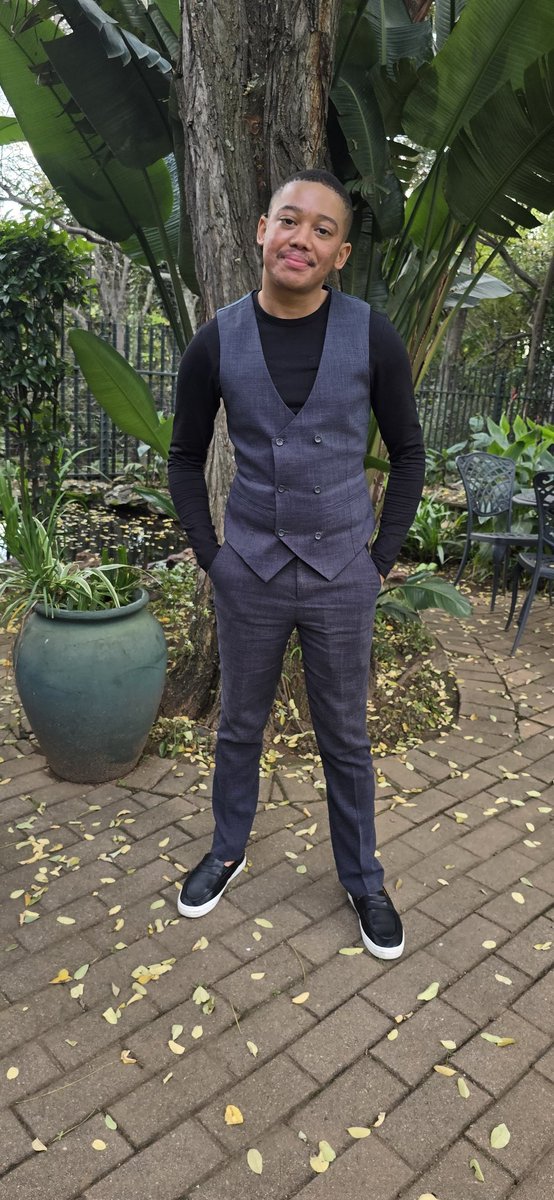 CharmatW's tweet photo. Confidence tailored, attitude fitted. https://t.co/M56QLUauUY