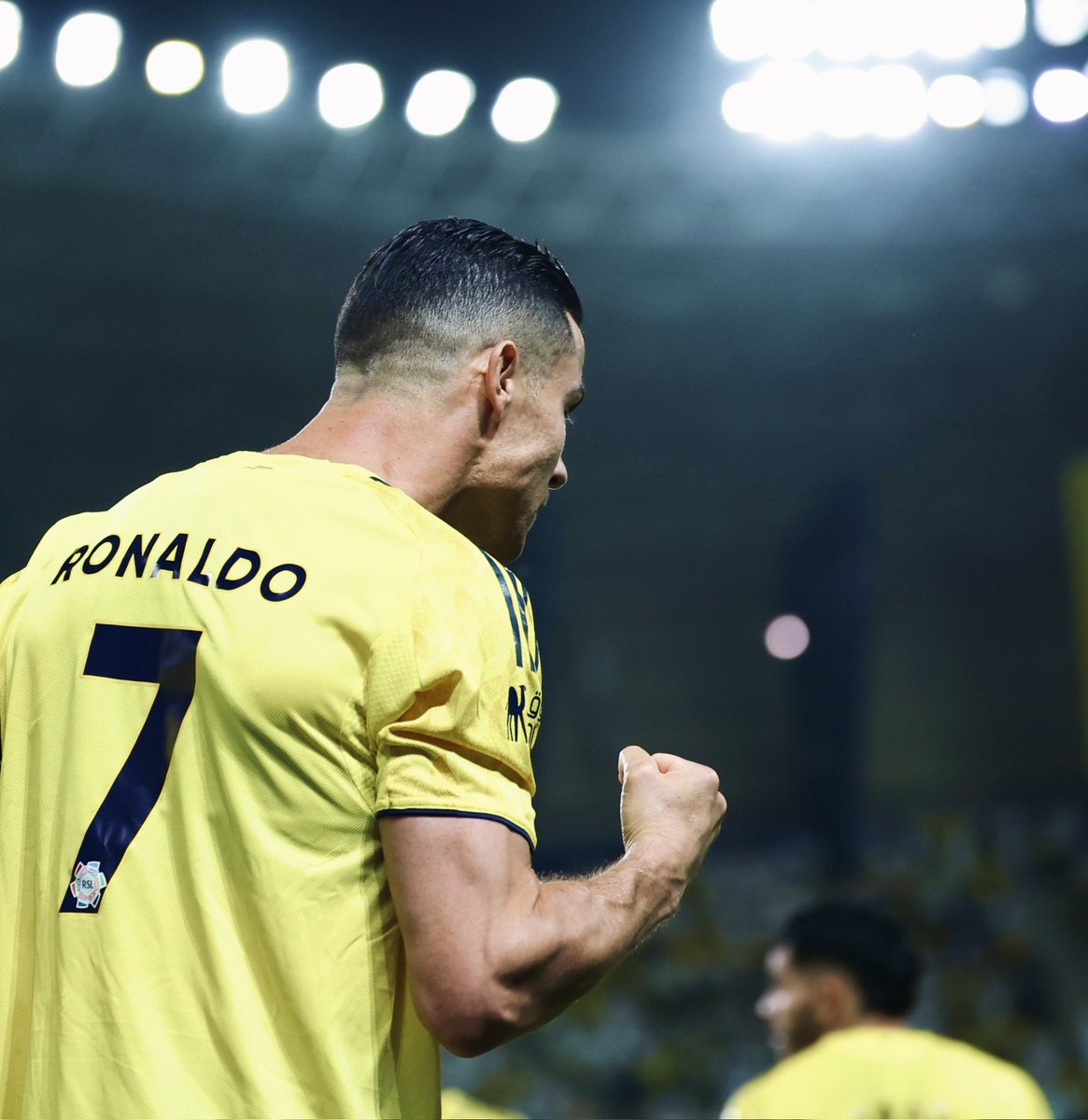 #النصر_الشباب

من قلب بطل اهلاوي بطل النخبة .
فالك الدوري يا كريستيانو رونالدو 💚
