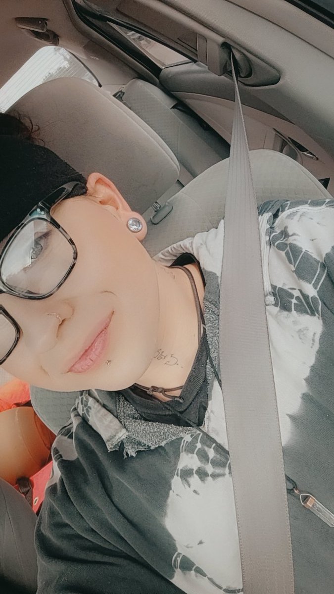 alessia_fae's tweet photo. It's been a good day so far 💜 https://t.co/LNgKr2bqAX
