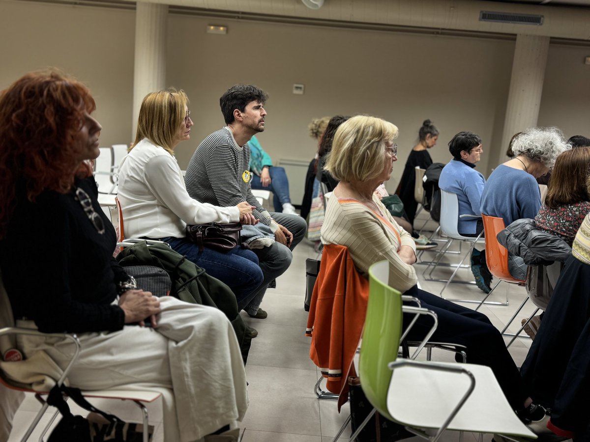 TomaLaPalabraVA's tweet photo. Nuestra portavoz @rocioan ha asistido hoy, en las jornadas organizadas por la @fjpcyl , a la presentación del libro “Redimir y adoctrinar: El Patronato de Protección a la Mujer (1941-1985)”, de Carmen Guillén, en conversación con @mluisalmunicio.

Memoria y reivindicación para seguir visibilizando una de las instituciones más represivas y silenciadas del franquismo contra las #mujeres.
🟣Verdad, justicia y reparación.