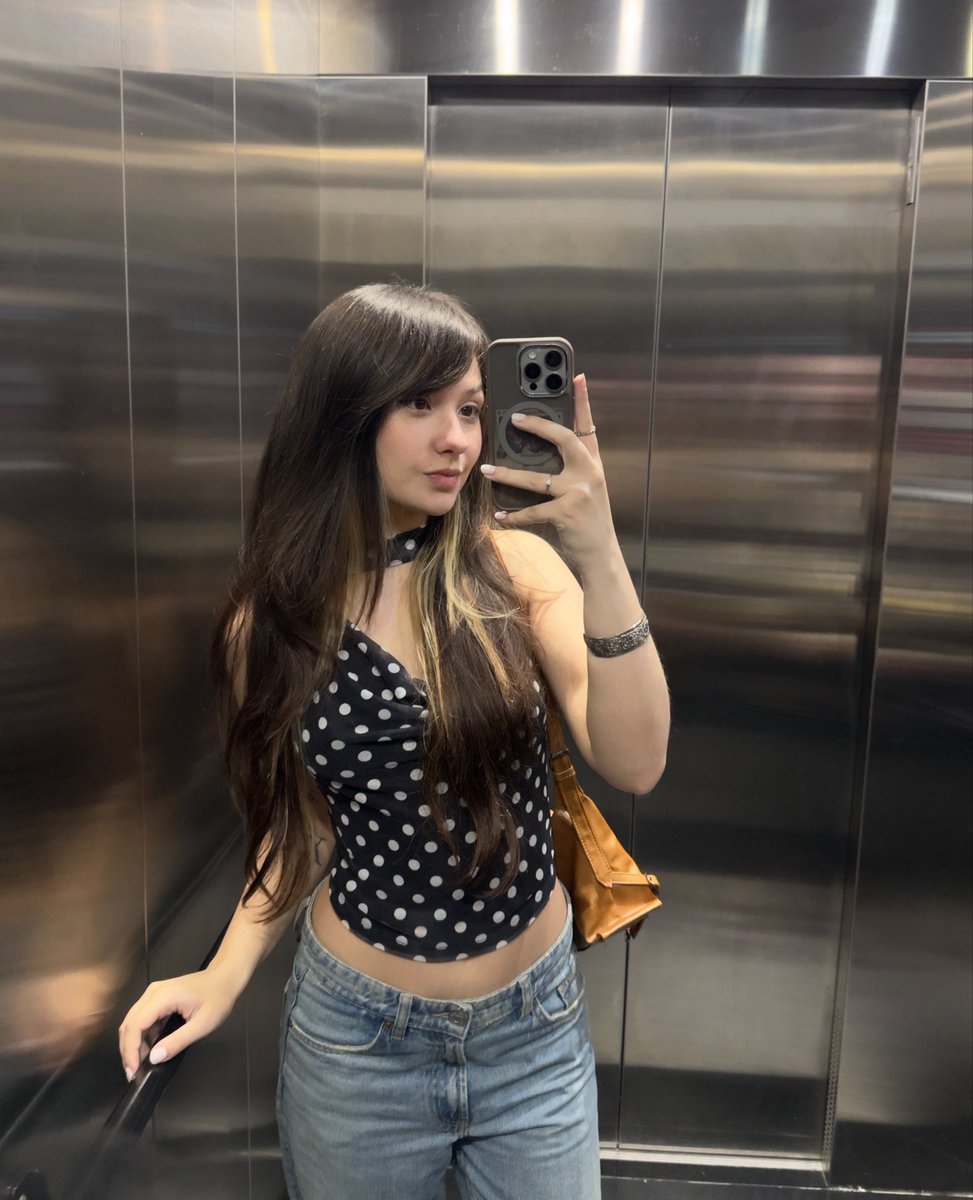 Júlia tweet media