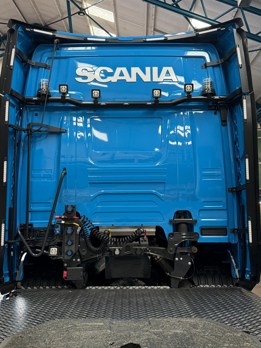 keltruck's tweet photo. @davemor66816340 @ScaniaUK @ScaniaGroup @SFletch8 @TRATON_GROUP Back in September @HorobinDanny delivered another new #Scania R660 #V8 to #MidlandMachinery #HeavyLift.
#MidlandMachineryHeavyLift #Walsall #WestMidlands #WestMids #BlackCountry #WS2 🏴 https://t.co/ThFafMmoY8
#ScaniaV8 #SuppliedByKeltruck #KingOfTheRoad https://t.co/DiukEQpUAW