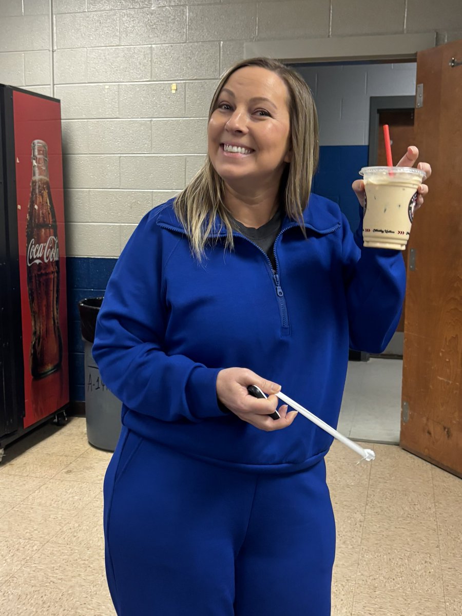 b_englnd's tweet photo. Thank you @7BrewCoffee LaVergne for treating our amazing @LHSintheNews teachers to fantastic coffee and fizzy drinks for teacher appreciation!!! https://t.co/s41stA7kub