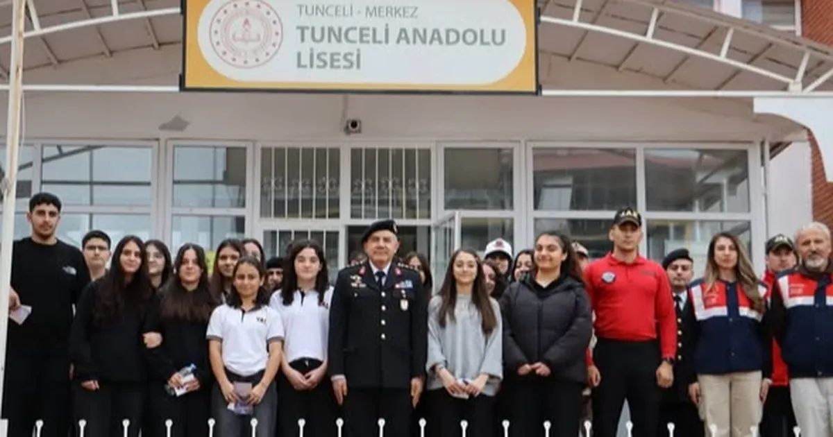 TunceliPostasi's tweet photo. Tunceli’de JSGA tanıtımı yapıldı
https://t.co/7v30EBg9em
@sefikaygol @TunceliValiligi @jandarma @TC_icisleri @tuncelimem
#tunceli #jsga #jandarma #eğitim #kariyer #güvenlik #akademi #tanıtım #gündem #haber #trending #worldnews #viral #militaryacademy #education #career #security https://t.co/E7QHV6jepQ