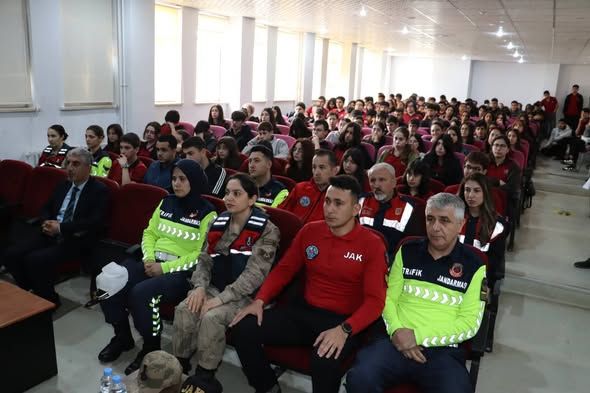 TunceliPostasi's tweet photo. Tunceli’de JSGA tanıtımı yapıldı
https://t.co/7v30EBg9em
@sefikaygol @TunceliValiligi @jandarma @TC_icisleri @tuncelimem
#tunceli #jsga #jandarma #eğitim #kariyer #güvenlik #akademi #tanıtım #gündem #haber #trending #worldnews #viral #militaryacademy #education #career #security https://t.co/E7QHV6jepQ