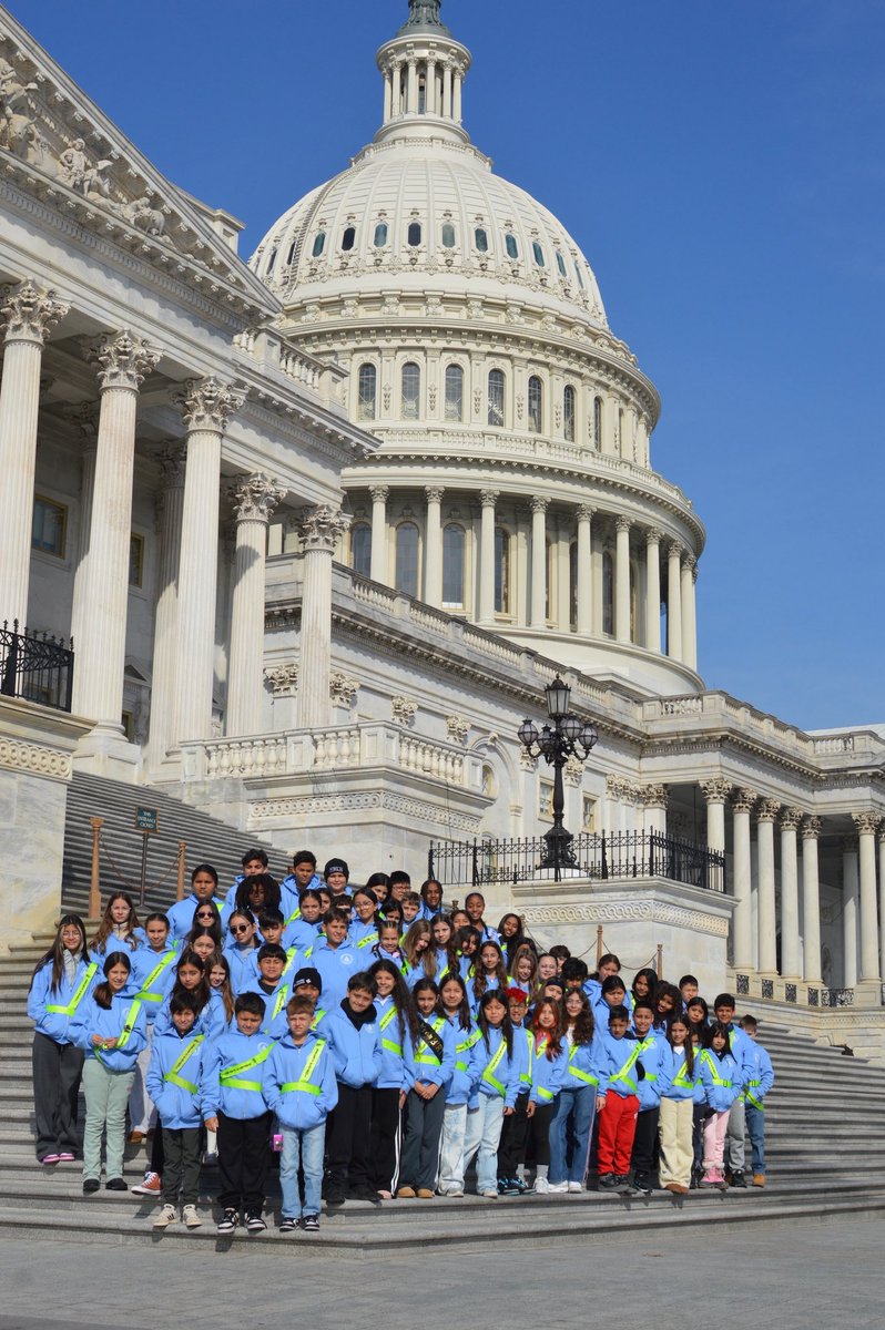 ProfLRod's tweet photo. Berkshire’s Safety Patrol trip to Washington D.C.

Every year brings new lessons, new experiences, and unforgettable memories.

Trips like these help our students build lifelong core memories. @BerkieBulldogs https://t.co/mWqzD3KWeH