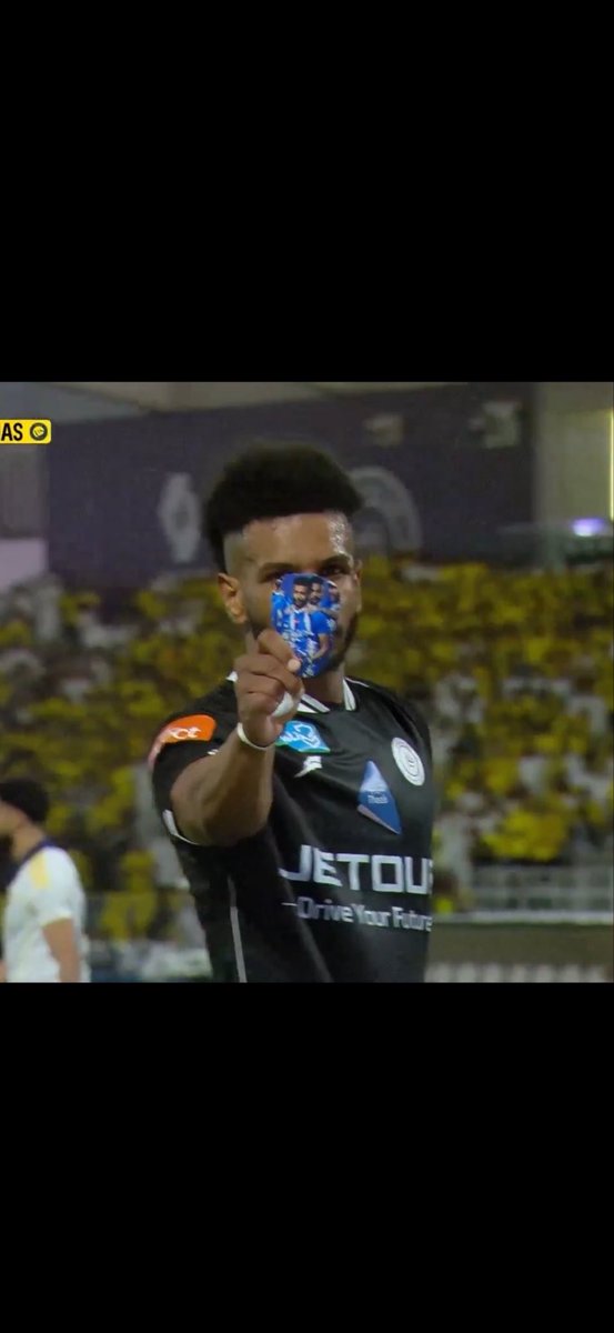 tethkarmk's tweet photo. سؤالين من يعرف الإجابه يفيدنا ..
الأول : ليش بن زكري مدرب الشباب ( صاح ) 😭يوم سجل النصر ..؟!!
السؤال الثاني ليش البليهي   طلّع صوره للهلال من ( رجله ) وحطها قدام الكميرا  وهو يلعب في الشباب ..؟!! https://t.co/QEAxug4emS