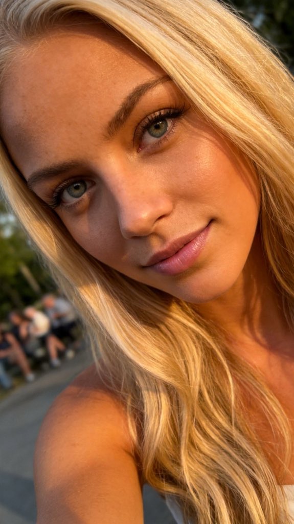 Amanda Starlily tweet media