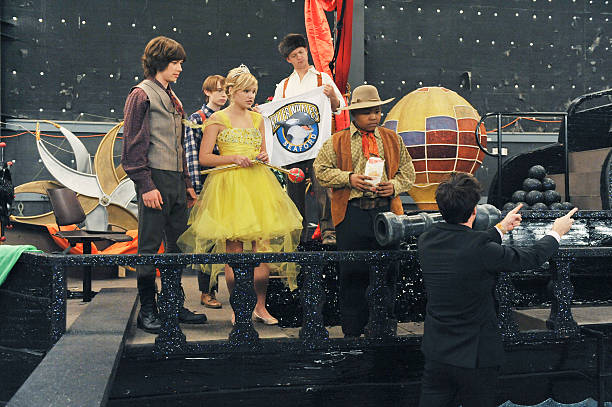 Disney_Wiki's tweet photo. Today marks the 14th anniversary of the #KickinIt episode, "Capture the Flag", written by Itai Grunfeld &amp; Joel McCrary and directed by Rob Schiller.
Rudy reveals that his reputation was tarnished when a group of kids from Swathmore Academy stole the Seaford flag under his watch. https://t.co/3sJsuy7nk9