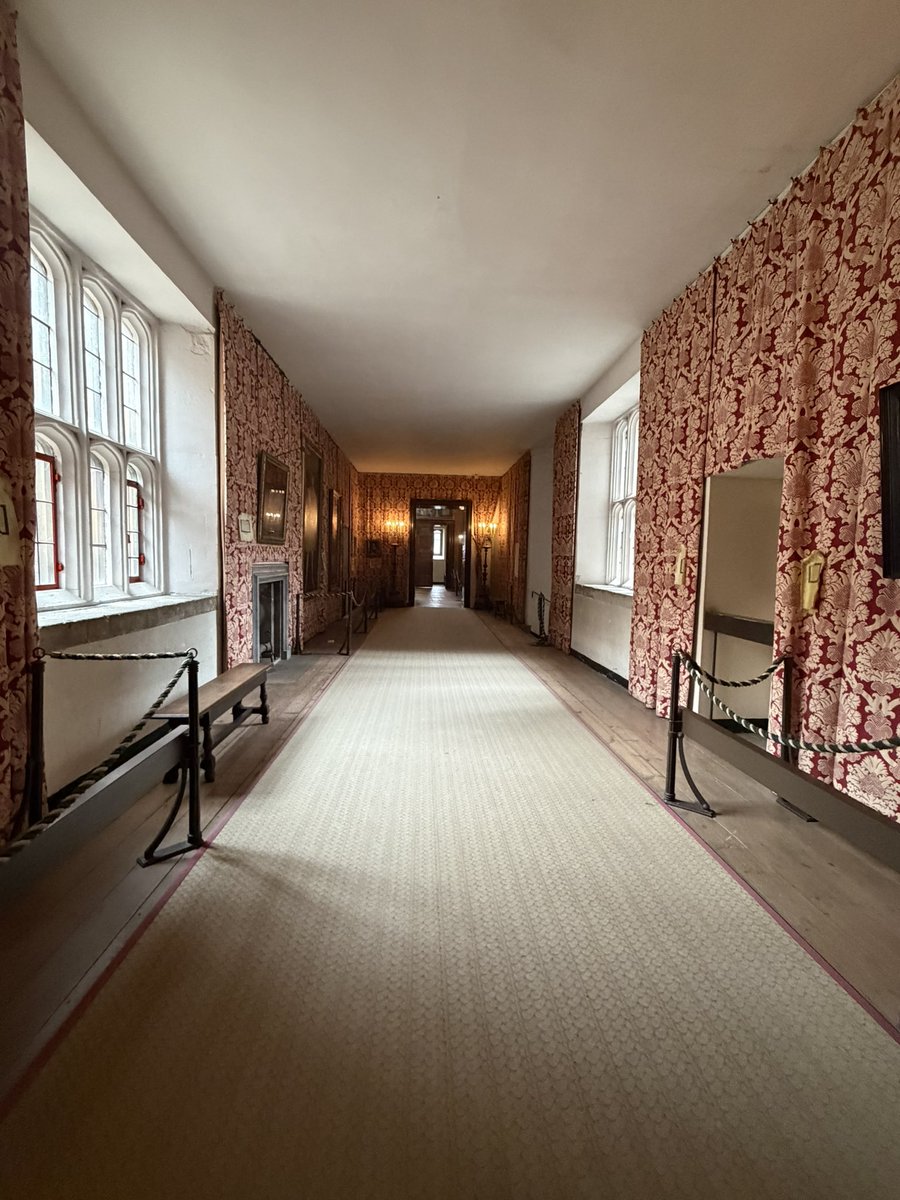 ENortonHistory's tweet photo. Hampton Court outside of visiting hours. Sadly, I didn’t see any ghosts 👻 #hamptoncourt #tudor #tudors https://t.co/obE5229aWl