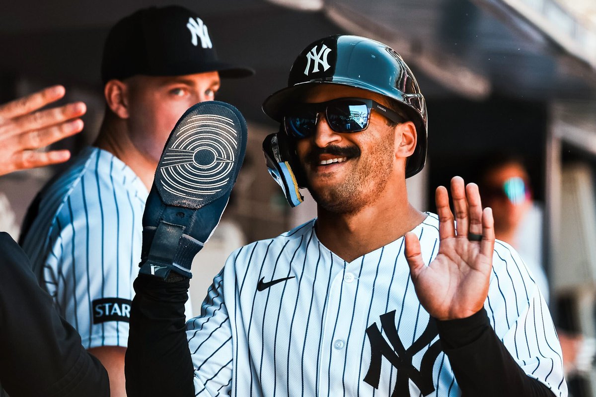 Yankees's tweet photo. Closing out the homestand with a dub. 

#RepBX https://t.co/ueqQA8jEWx