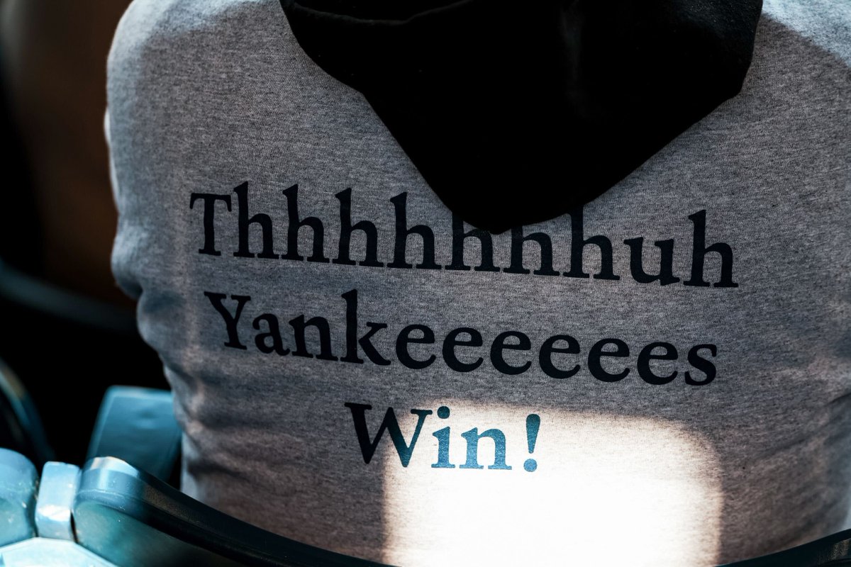 Yankees's tweet photo. Closing out the homestand with a dub. 

#RepBX https://t.co/ueqQA8jEWx