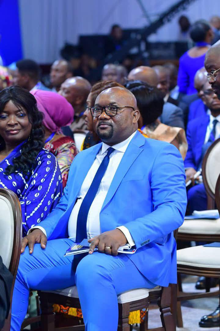 BiumaCongo's tweet photo. Le Directeur général et producteur du magazine RDC Infrastructures et Développement, Mr @aimemutombo01 , était présent à la Cité de l’Union Africaine lors de la conférence de presse avec le Président de la République Félix Antoine Tshisekedi Tshilombo. https://t.co/kS1iOAHoBN