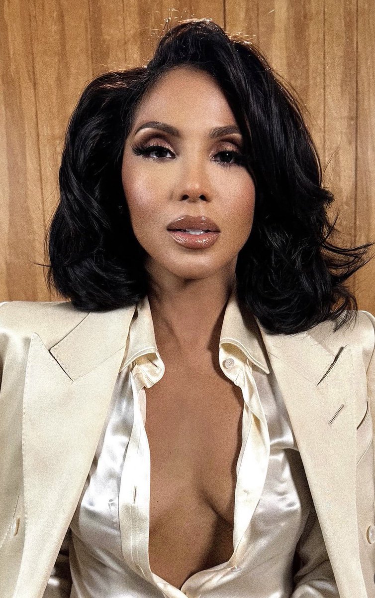 There’s 90s fine and then there’s TONI BRAXTON LIVING MFN LEGEND 😩😍