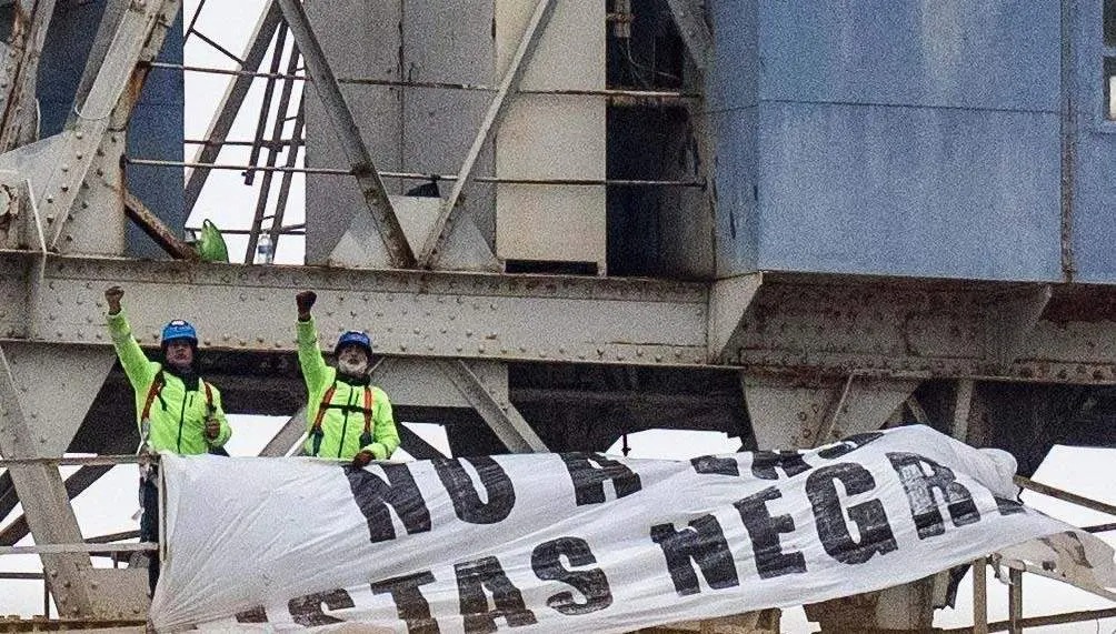 interdistritos's tweet photo. 🟥 Todo nuestro apoyo a Jesús y Manolo,trabajadores del metal de Cádiz.Navantia y la patronal usan listas negras contra los compañeros para meter miedo, pero la dignidad de la clase obrera no se quiebra. 
¡Basta de terrorismo laboral, ​viva la lucha del metal!✊
 #MetalEnLucha https://t.co/Sk10Nljxs8