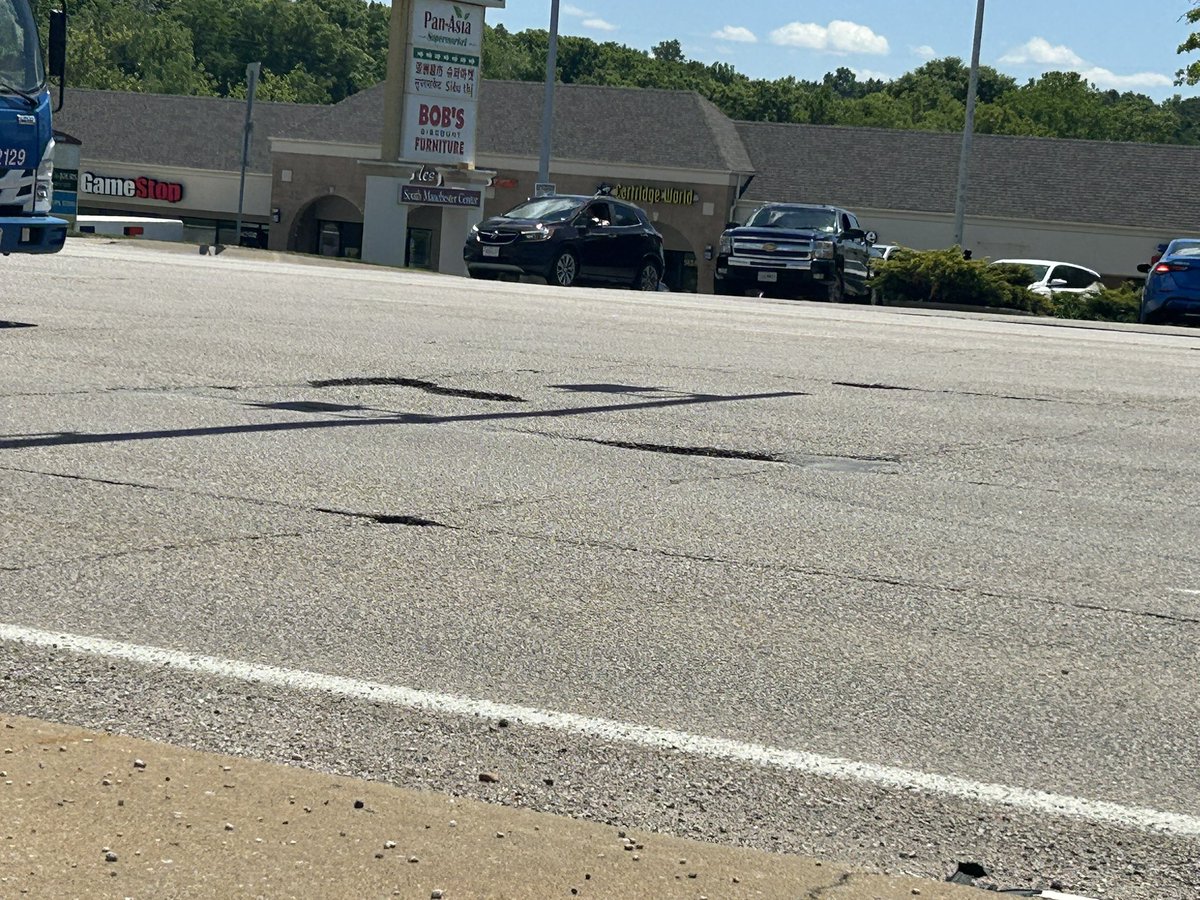 Newhouse100's tweet photo. @GovMikeKehoe @MoDOT Maybe fix the damn roadways in St. Louis while you're at it! THE BUSIEST ROAD IN ST. LOUIS COUNTY CANNOT EVEN BE PAVED?? #moleg #mo100 https://t.co/ryB90Q2NJx