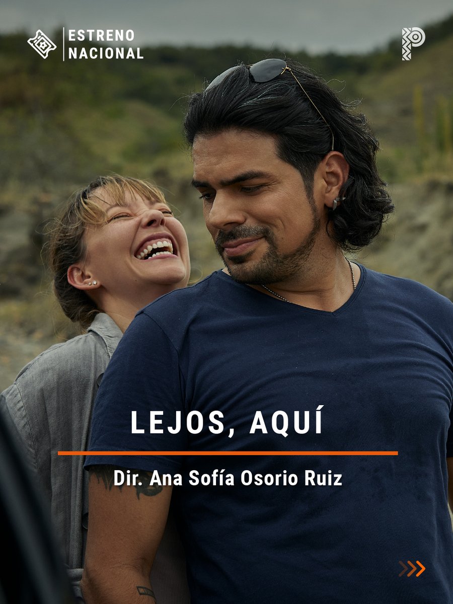 Proimagenes's tweet photo. 🎬 Llega a salas de cine colombianas LEJOS, AQUÍ (@lejosaquipelicula)

🎥 Dirigida por Ana Sofía Osorio Ruiz (@anasofiaosorioruiz), esta película es beneficiaria del Fondo para el Desarrollo Cinematográfico – FDC en la modalidad de ficción (2023), posproducción de largometrajes. 
 
🍿 Producida por Cine de Amigos (@cinedeamigos), Clan Films (@elclan.oficial) y Telepacífico (@telepacifico), con distribución de The G Seven (@thegseven_)

Adrián y Emma, divorciados, se reencuentran después de algunos años sin verse para cumplir el último deseo de Malena, su única hija: seguir las instrucciones de un diario de viaje y replicar el último recorrido que hicieron como familia. A lo largo del camino, entre paisajes y recuerdos, deben enfrentarse a lo que se rompió entre ellos. Lo que comienza como un acto de memoria se transforma en una oportunidad para sanar, perdonarse y quizás, comenzar de nuevo. Un viaje inesperado que los lleva a mirar al pasado para construir un futuro juntos

#SomosFDC #CineColombiano #EstrenoNacional #PelículasColombianas