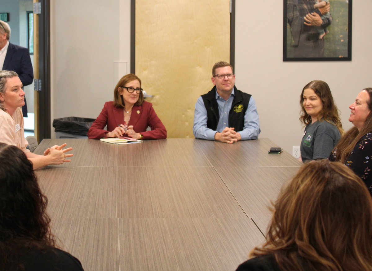 RepSalinas's tweet photo. I was in #Polk County touring the Family and Community Resource Center, where they work to connect people with resources and local services. (1/2) https://t.co/Izgj7Q7GFc