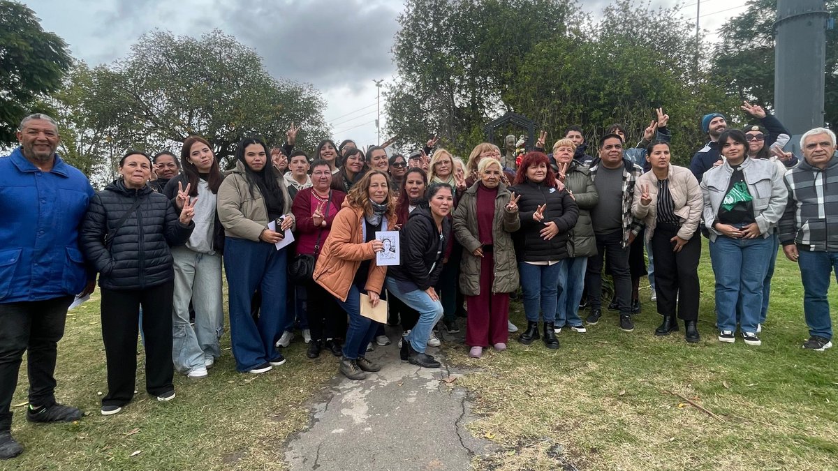 CascallaresPJ's tweet photo. ✌️🇦🇷  Compartimos imágenes de los emotivos homenajes a #EvitaEterna que realizaron en esta jornada tan especial nuestras compañeras y compañeros de las localidades de #Glew #SanFranciscoDeAsis #Burzaco y #MalvinasArgentinas. https://t.co/xeo7lx2CXN