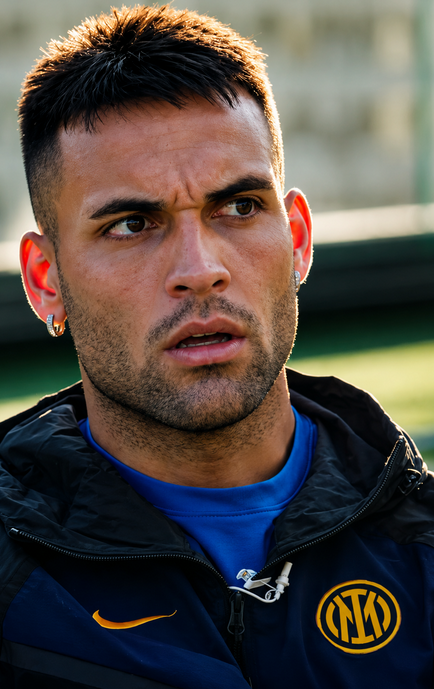 Lautaro: "Se arrivasse un'offerta molto ricca per me? Io sono fedele al progetto Inter, mi sento a casa. La mia famiglia è felice, i miei bambini sono felici, abbiamo un ristorante e amiamo Milano. Dal primo giorno tutti mi hanno trattato in un modo impensabile. Ho raggiunto