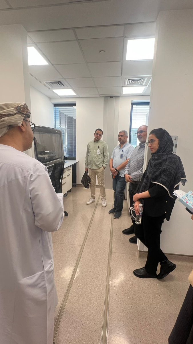 dbscuon's tweet photo. في إطار سعي القسم لتوسيع شراكاته البحثية، قامت الدكتورة مها الروشدي والأستاذة سعاد الصقري بتمثيل قسم علوم الحياة والكيمياء في زيارة لمركز السلطان قابوس لأبحاث السرطان، استهدفت الزيارة مناقشة وضع أسس لتعاون بحثي متكامل يخدم التوجهات العلمية للقسم والجامعة والمركز. https://t.co/dEmWhEyyuR