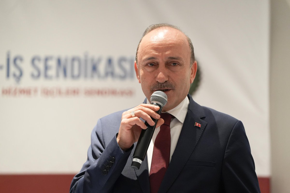 devletsert's tweet photo. Öz Sağlık-İş Sendikamızın Başkanlar Kurulu Toplantısını Antalya’da büyük bir birlik, beraberlik ve kardeşlik ruhu içerisinde gerçekleştirdik.

81 ilde görev yapan 97 şube başkanımızın katılımıyla düzenlediğimiz toplantımızda, teşkilat çalışmalarımızı kapsamlı şekilde değerlendirdik; çalışma hayatına ilişkin gelişmeleri ele alarak üyelerimize daha güçlü, daha etkin ve daha kaliteli hizmet sunabilmek adına önemli istişarelerde bulunduk.

Her geçen gün büyüyen büyük Öz Sağlık-İş ailemizin emek, dayanışma ve ortak hedefler etrafında kenetlenmiş olması çalışmalarımıza güç vermektedir. Üyelerimizin hak ve kazanımlarını korumak, çalışma hayatında daha ileri noktaya taşımak ve emek mücadelemizi kararlılıkla sürdürmek adına hep birlikte çalışmaya devam edeceğiz.

Başkanlar Kurulu Toplantımızın teşkilatımız, üyelerimiz ve çalışma hayatı adına hayırlara vesile olmasını diliyor; toplantımıza katkı sunan tüm şube başkanlarımıza teşekkür ediyorum. Birliğimiz, beraberliğimiz ve dayanışmamız daim olsun.