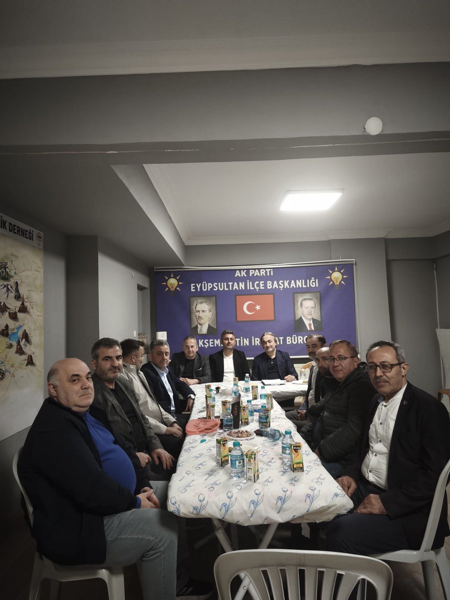 syigitoglu18's tweet photo. AK Parti Akşemsettin Mahalle Başkanlığımızda gerçekleştirdiğimiz toplantıda, mahallemizin ihtiyaçlarını ve sahadaki çalışmalarımızı kıymetli teşkilat mensuplarımızla birlikte değerlendirdik.

Birlik ve beraberlik içerisinde, vatandaşlarımızın beklentilerine çözüm üretmek için çalışmalarımızı kararlılıkla sürdürüyoruz. Katılım sağlayan tüm teşkilat mensuplarımıza teşekkür ediyorum.