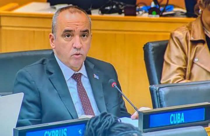 TurquinoTeVe's tweet photo. #Destacamos

🇨🇺🗣️Ernesto Soberón Guzmán, representante permanente de Cuba ante la ONU, ratificó el compromiso del país antillano con los objetivos del Pacto Mundial para una Migración Segura, Ordenada y Regular, durante el Segundo Foro de Examen Internacional sobre Migración. https://t.co/tRqdUzdpbo